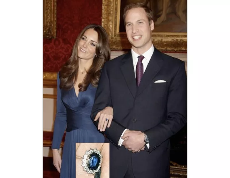 Un zafiro enorme rodeado de diamantes que usaba Kate Middleton llamó la atención de todo el mundo. El príncipe Guillermo explicó por qué lo eligió.