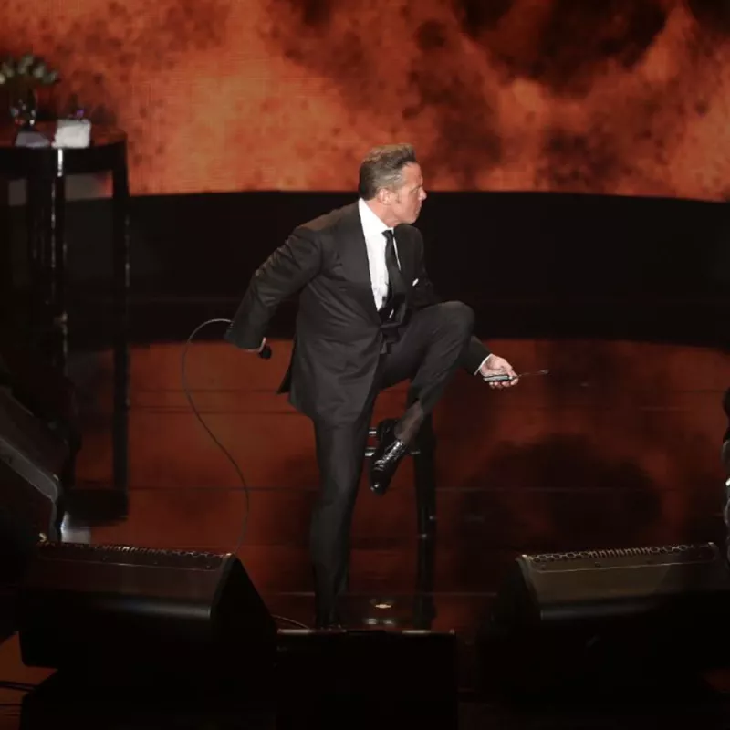 Luis Miguel bailando
