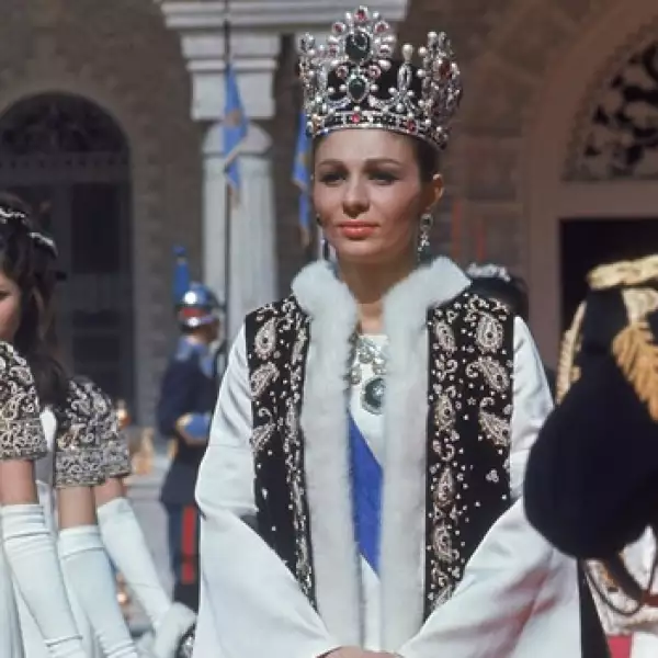 Sha - Farah Diba - coronación