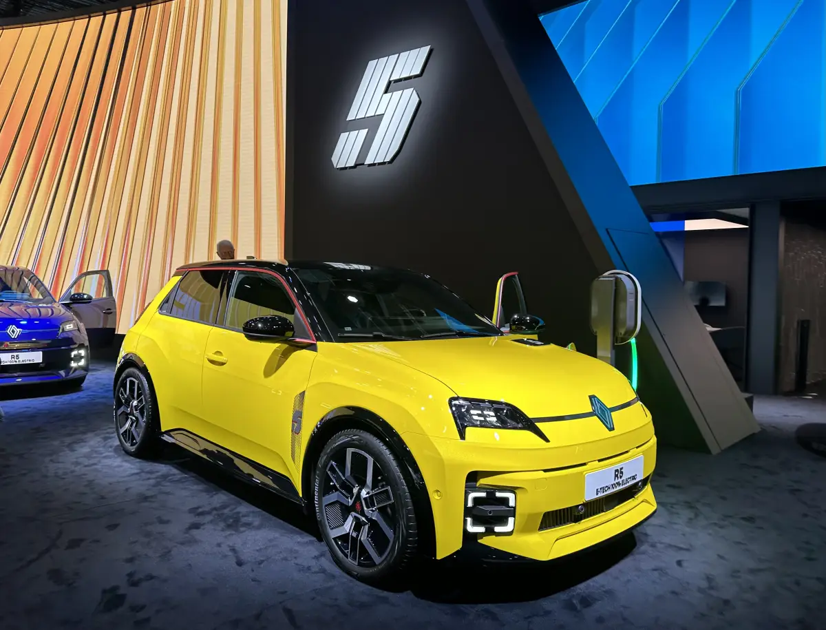 Renault electrifica su legado: los íconos vuelven en una nueva era eléctrica
