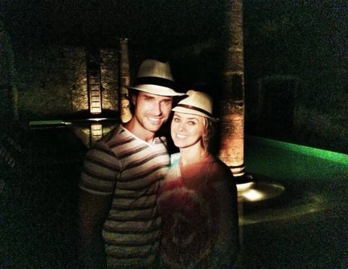 Sebastián Rulli y Aracely compartían fotos en Twitter.