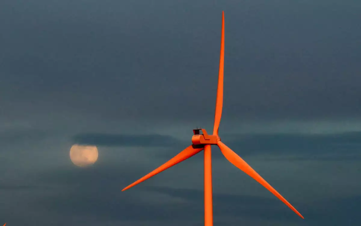 Super Pink Moon Rises Over UK