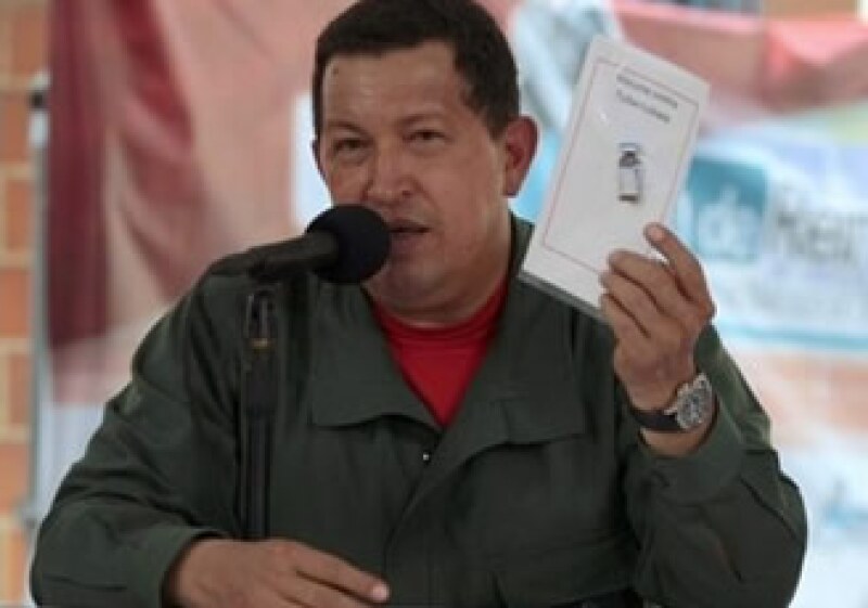 Hugo Chávez enfrenta cada vez mayores obstáculos para hacer crecer la economía de su país. (Foto: AP)