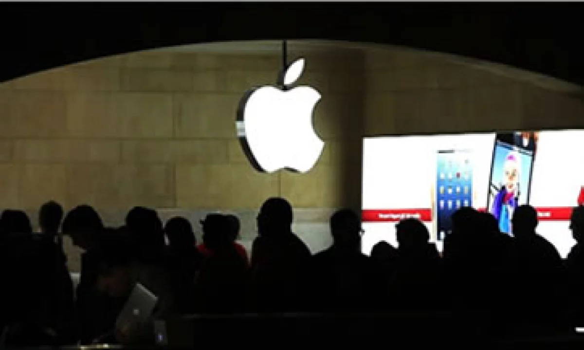 Recientemente, Apple negó que desarrollara una versión más barata del iPhone. (Foto: Cortesía CNNMoney)