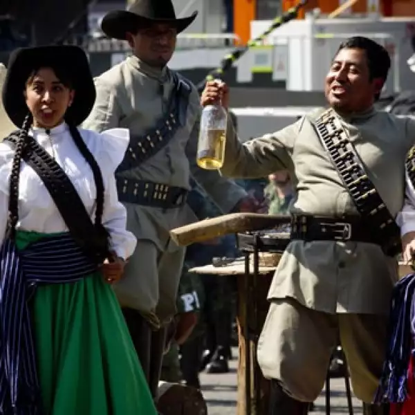zocalo marcha militares