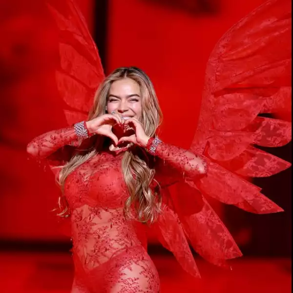 Karol G en Victoria Secret 2025