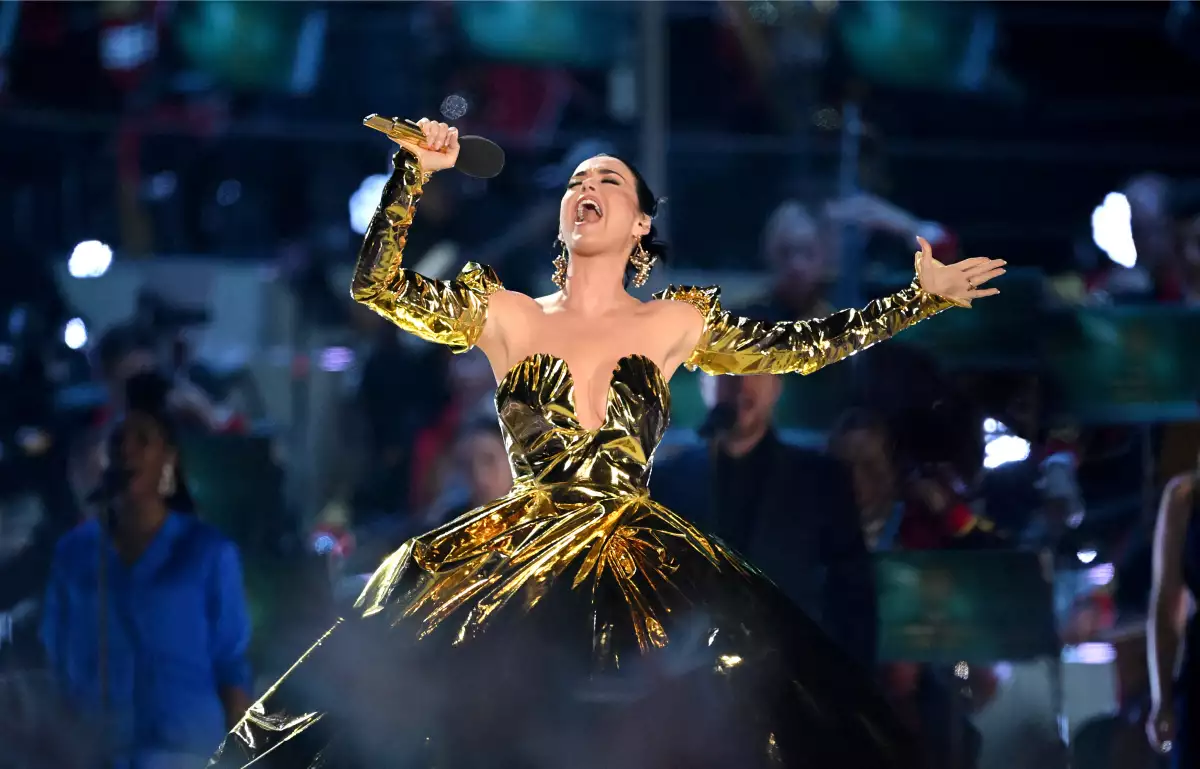 katty-perry-coronacion-rey-iii