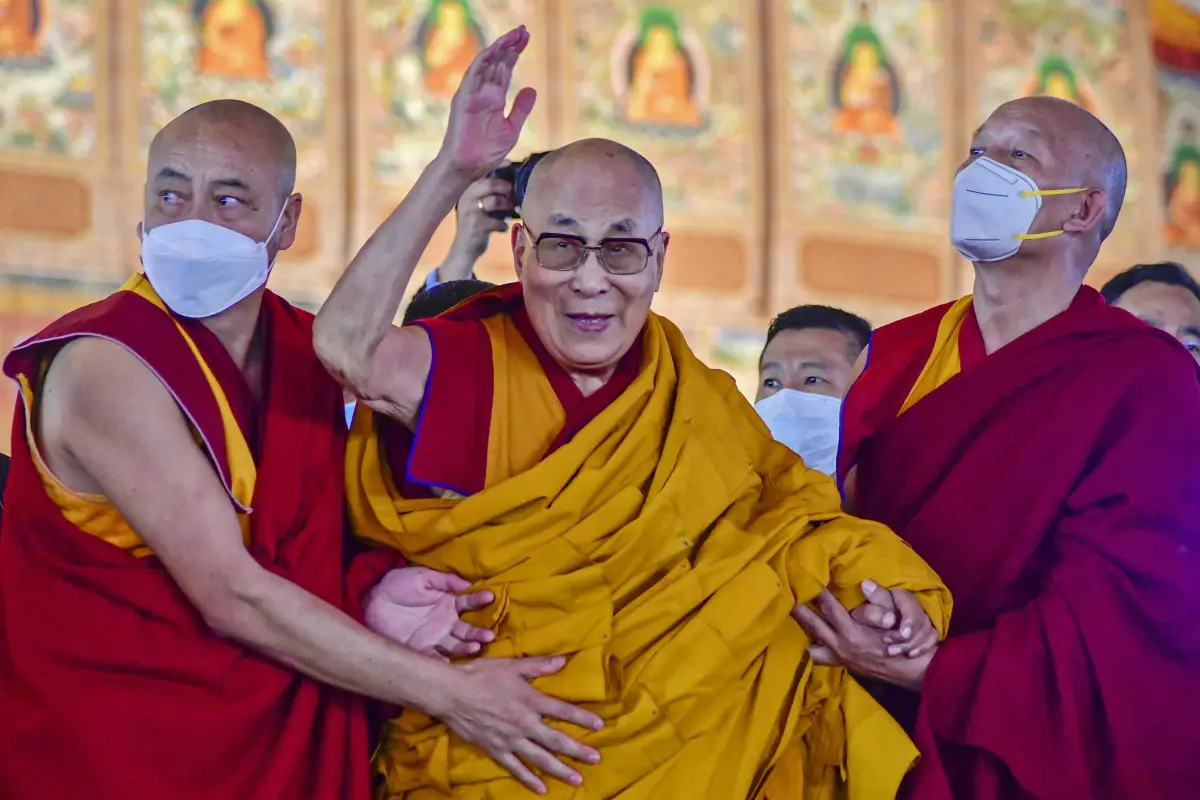 dalai-lama-beso-nino