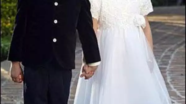 Un sitio web británico difundió algunas fotografías familiares del Rey del Pop en donde se nota feliz al lado de sus hijos: Prince Michael, de 12, Paris Michael, de 11 y Blanket, de siete.