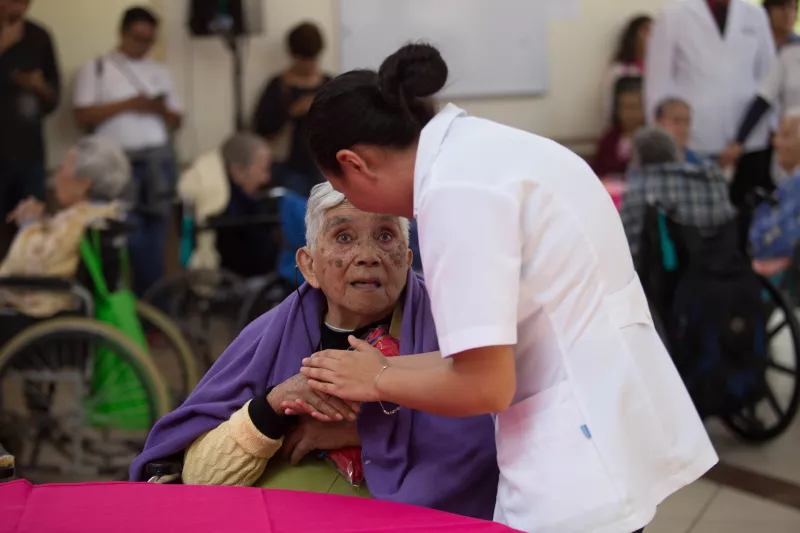 adultos mayores CNDH