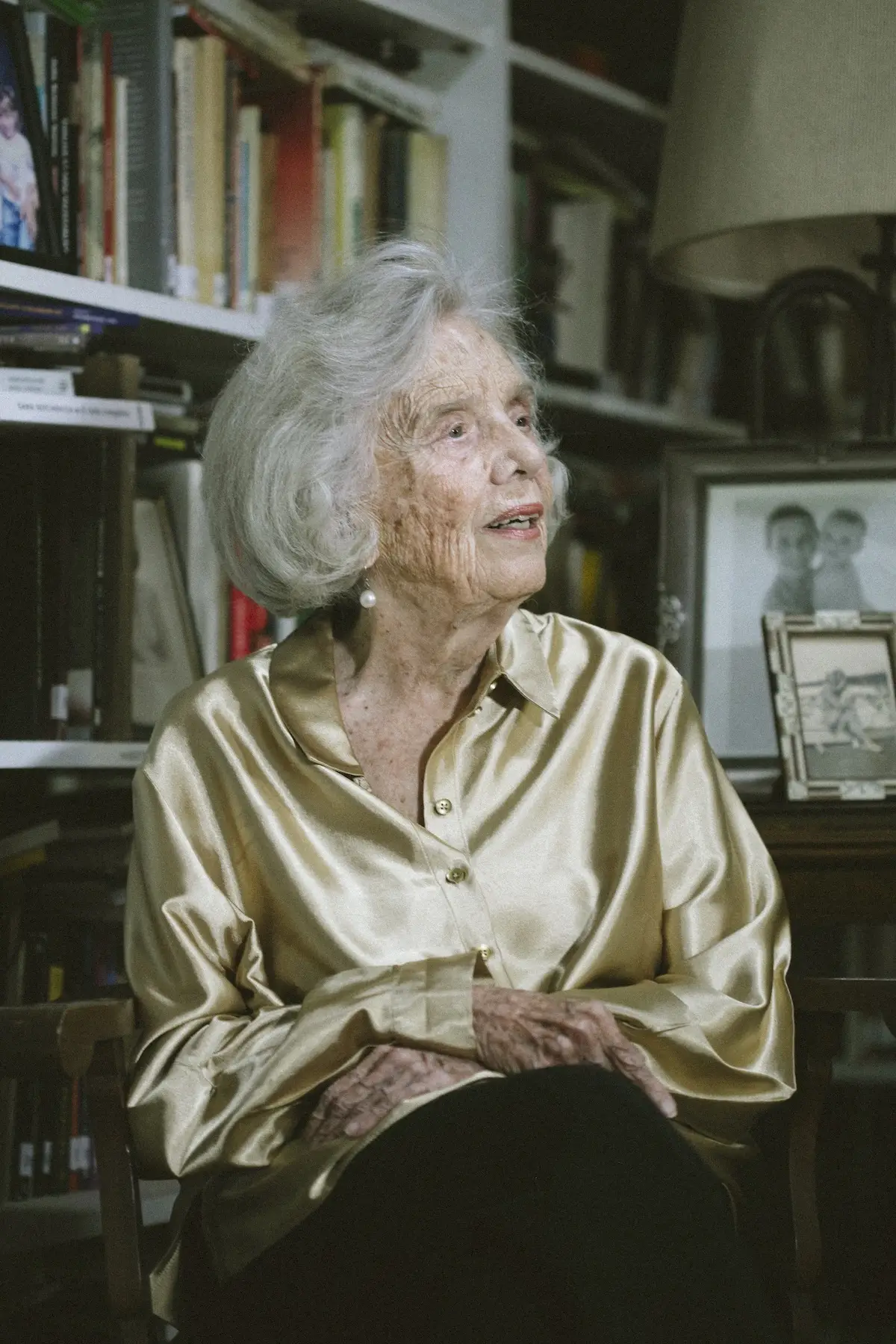 Elena Poniatowska retratada en su casa de Chimalistac.