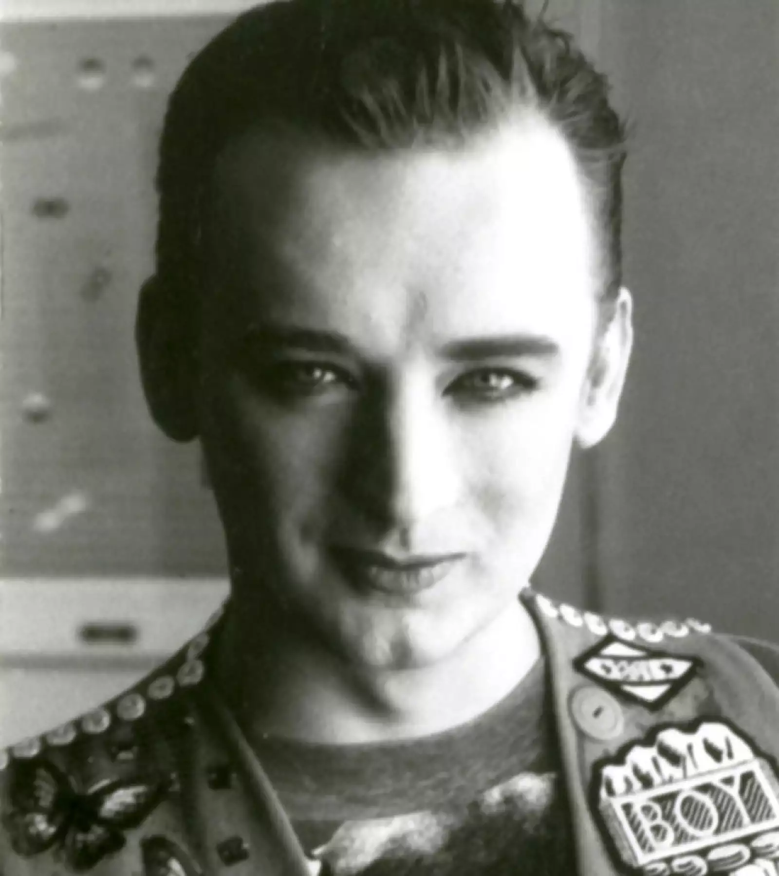 Desde sus tiempos en Culture Club, Boy George ya ponía de moda la sombra para ojos y lipstick en los labios sobre el escenario.