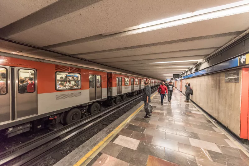 ¿Qué proponen los candidatos a jefe de Gobierno 2024 en movilidad en Metro y transporte?