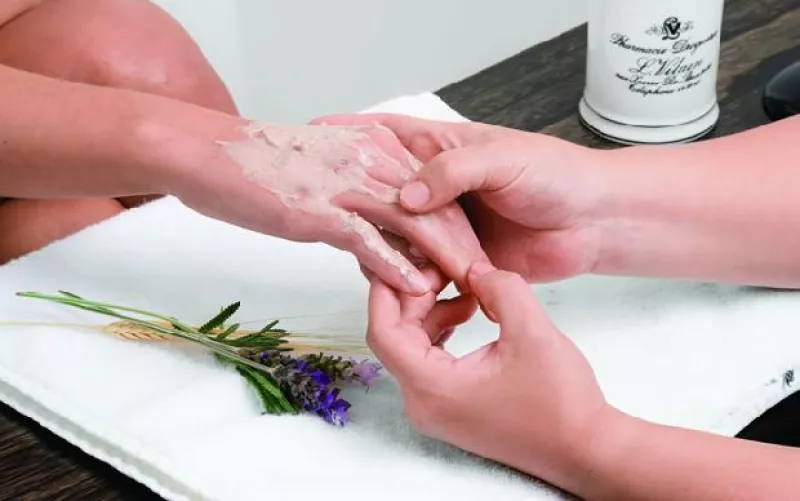 Las manos hablan de tu personalidad mucho más de lo que crees, sigue estos consejos para cuidarlas y siempre dar la mejor impresión.