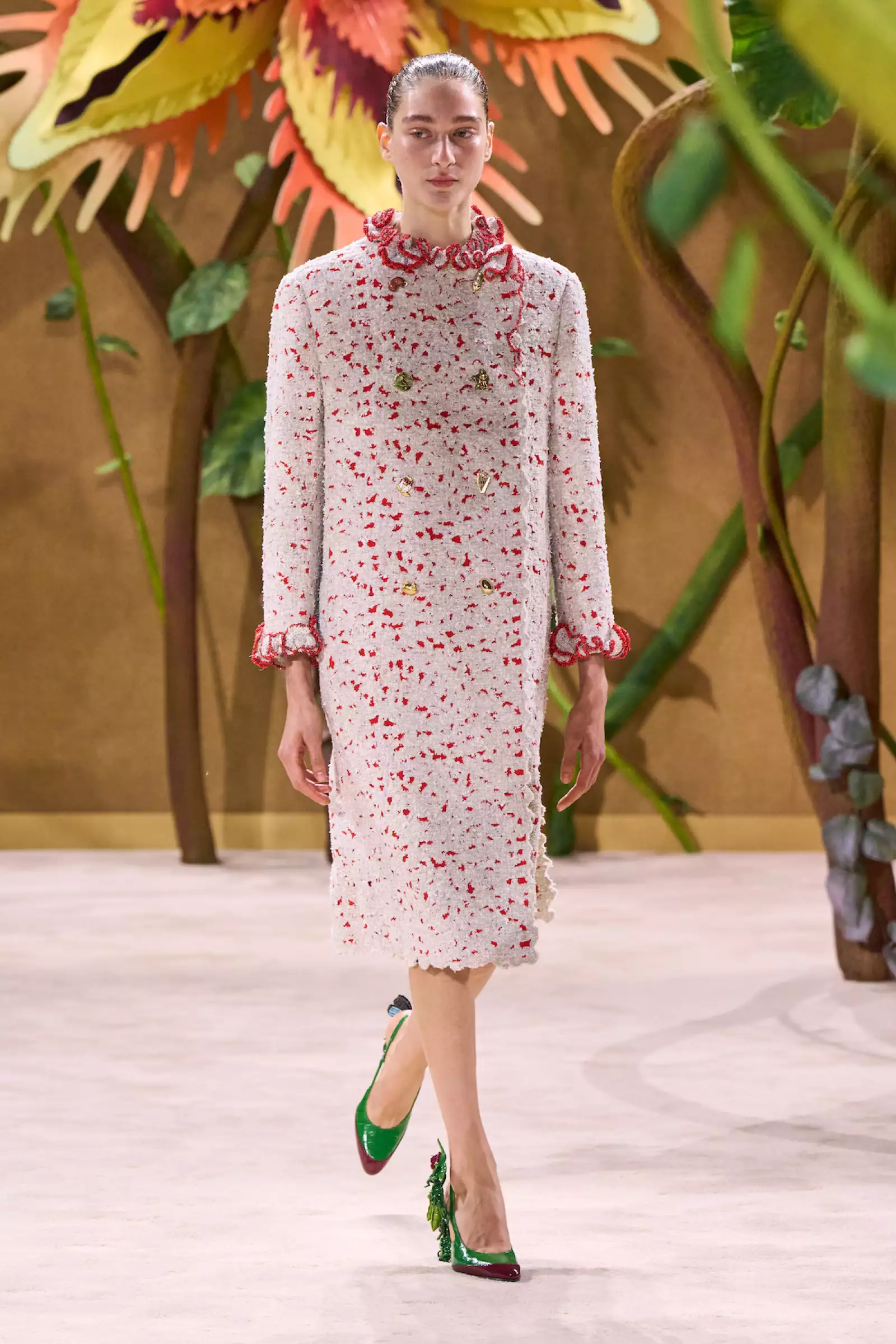 Chanel HC F26 009.jpg