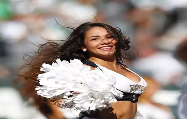 Halle Berry, quedó en quinto lugar; Megan Fox, en sexto; Shakira, en séptimo.