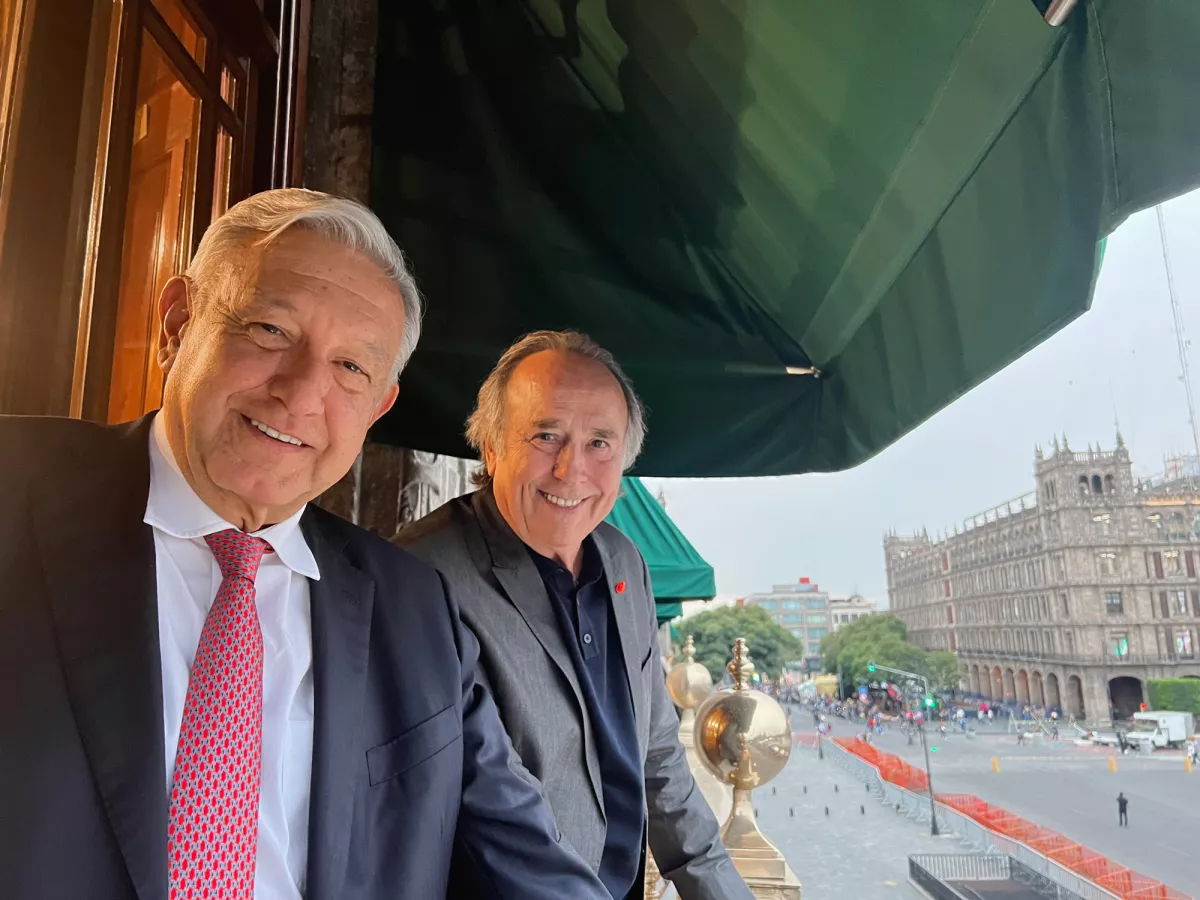 Quien es Joan Manuel Serrat y cuál ha sido su activismo político 