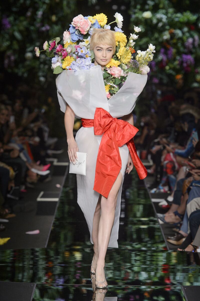 Gigi Hadid en Moschino
