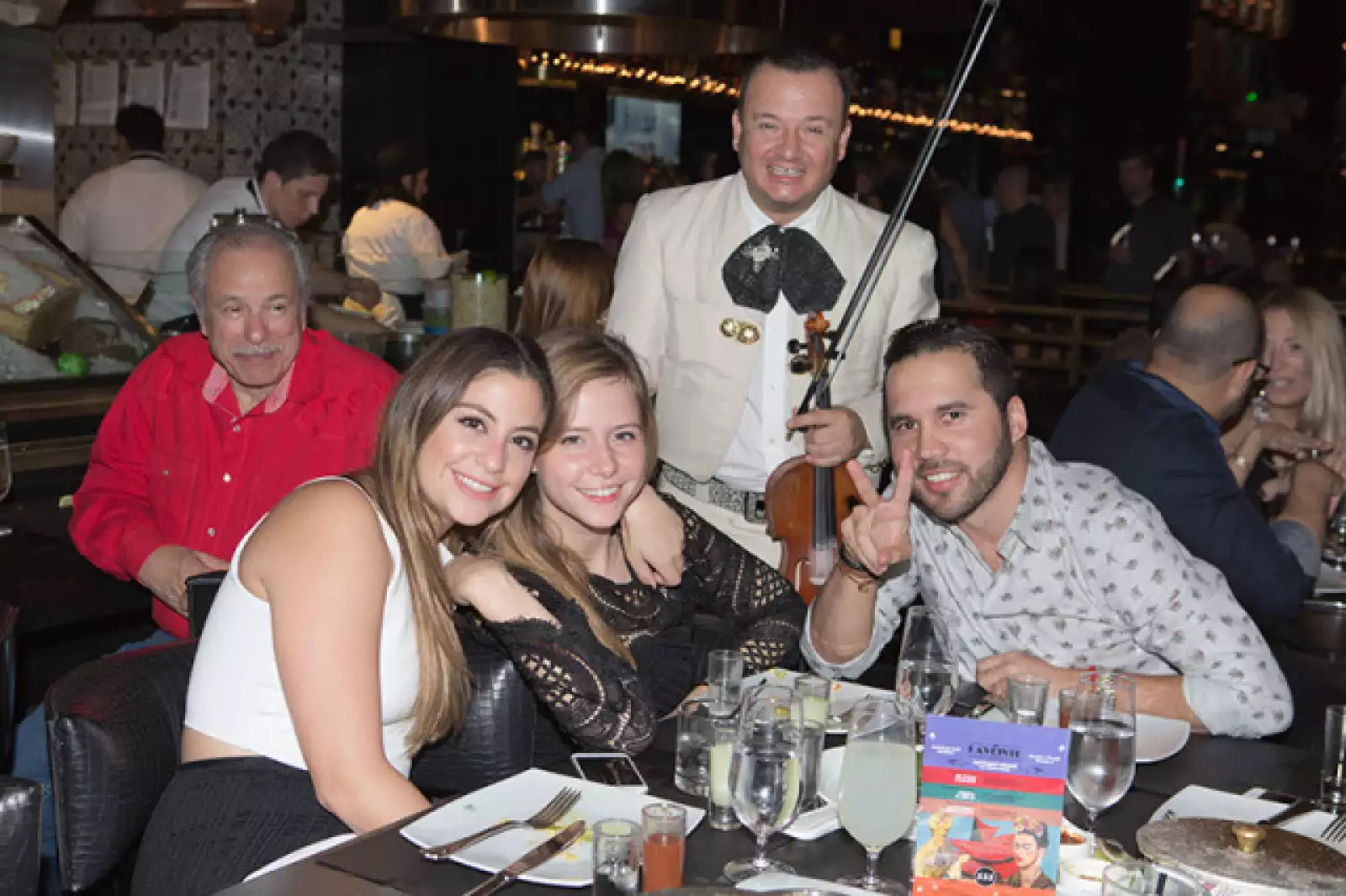 Joanna Gallardo,Andrea Ramos y Juán Román López