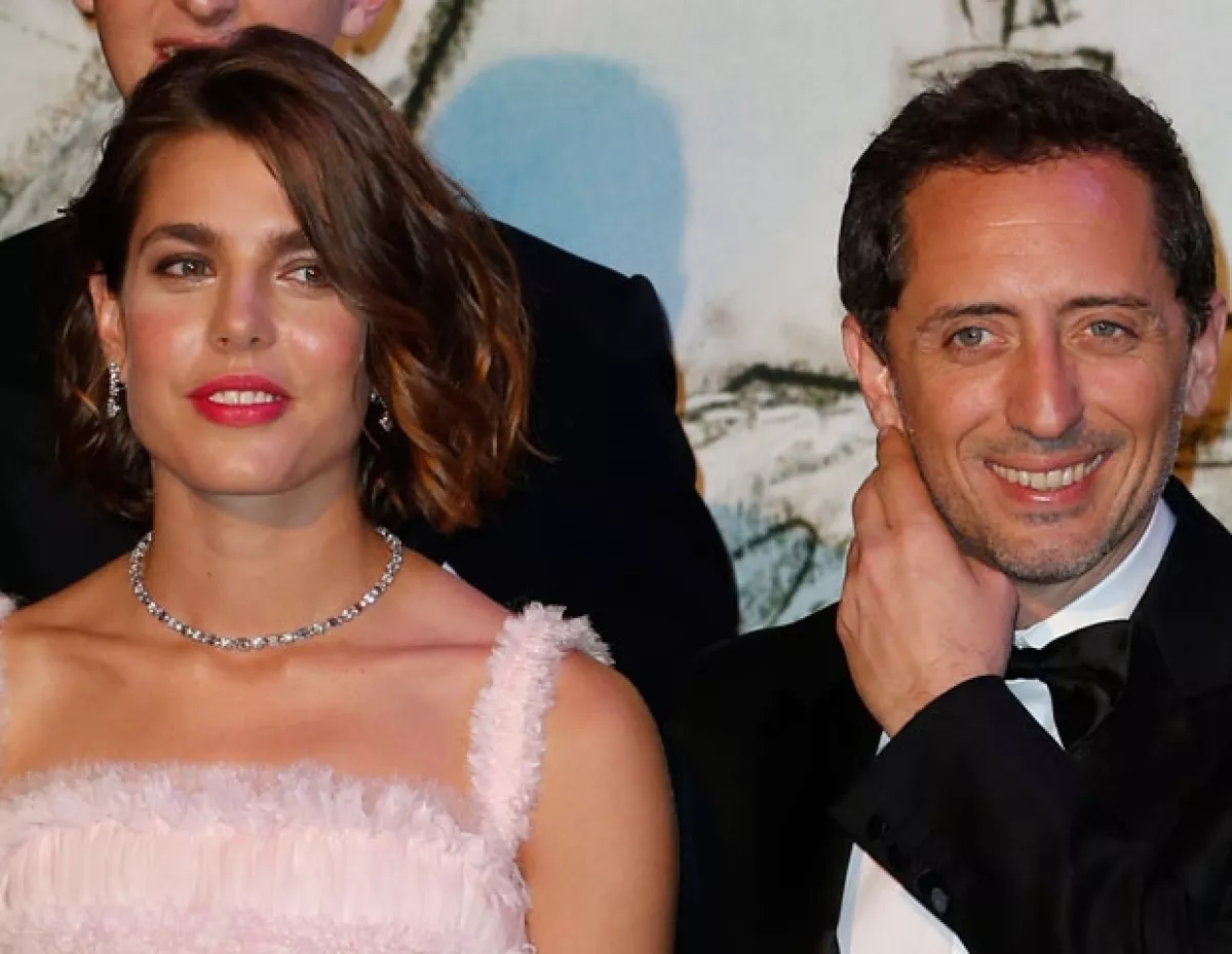 Una misteriosa pancita ha levantado rumores de un embarazo del actor francés Gad Elmaleh.