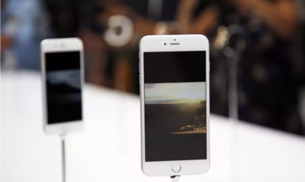 Una empresa china asegura que el futuro de iPhone es una versión más pequeña a las ediciones 6 y 7 (Foto: Reuters)