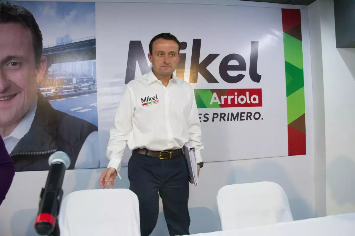 El candidato del PRI Mikel Arriola por el gobierno capitalino ha venido señalando que la candidata del Frente oculto información en su 3 de 3.
