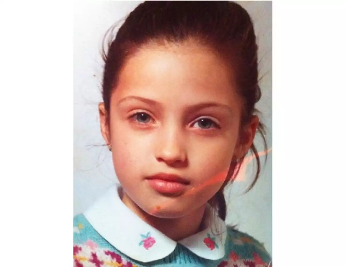 Para celebrar el cumpleaños 28 de la periodista, el futbolista posteó en una red social una fotografía de ella cuando era pequeña.