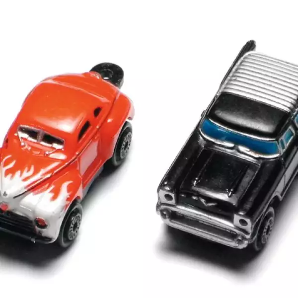 Los Micro Machines fueron creados en la década de los ochenta por la compañía Galoob, que luego fue comprada por Hasbro en los noventa. Su novedad fue el tamaño, sólo miden cuatro centímetros.