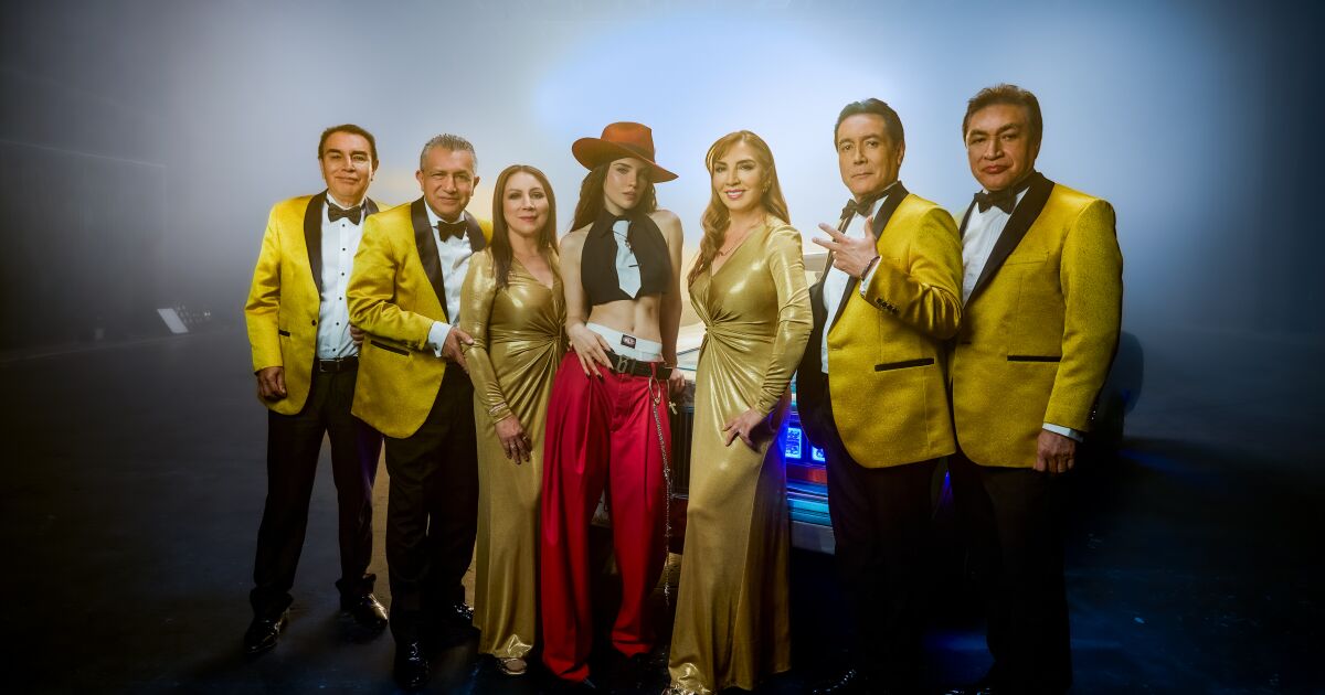 Belinda y Los Ángeles Azules estrenan 'Por ella', la cumbia que busca convertirse en himno del Mundial 2026

La cantante Belinda y Los Ángeles Azules estrenaron 'Por ella', una de las canciones oficiales de FIFA para el próximo Mundial.