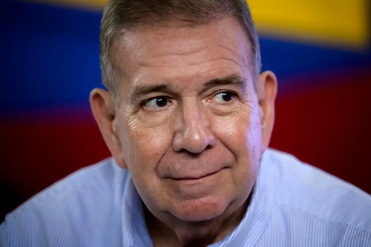 El candidato presidencial de la oposición venezolana por el partido Plataforma Unitaria Democrática, Edmundo González Urrutia, asiste a un evento con el partido de la oposición Primero Justicia en Caracas el 31 de mayo de 2024. España "obviamente" otorgará asilo político al líder de la oposición venezolana Edmundo González Urrutia, dijo el ministro de Relaciones Exteriores, José Manuel Albares, el 8 de septiembre de 2024.
