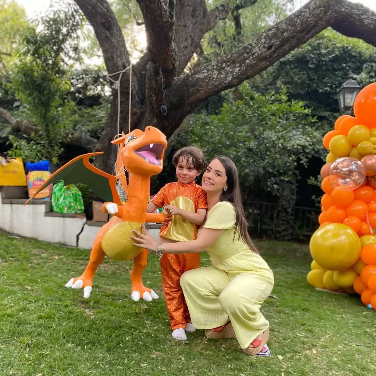 El fallecido cantante y actor Julián Figueroa, hijo de Maribel Guardia