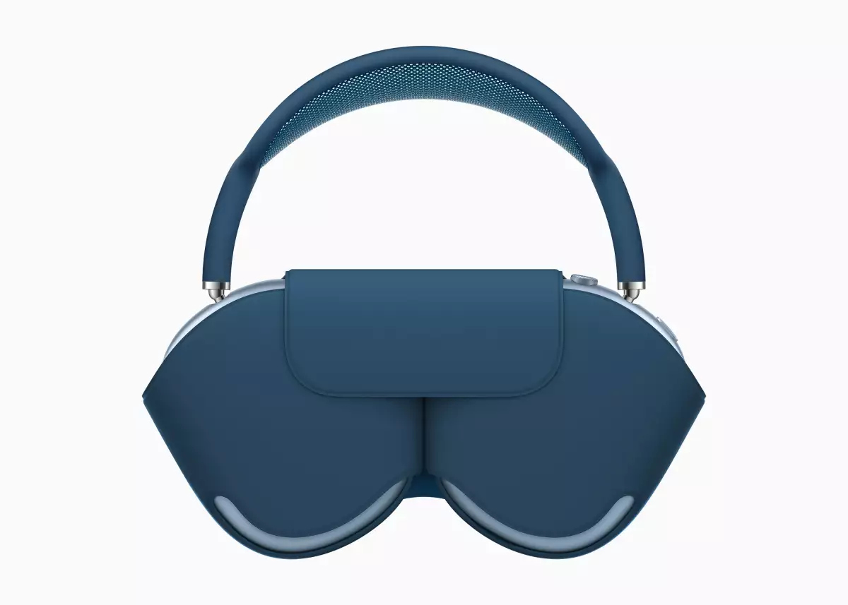 apple_airpods-max_smart-case-blue_12082020.jpg
