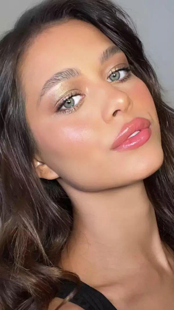 Maquillaje labios rosas San Valentín 