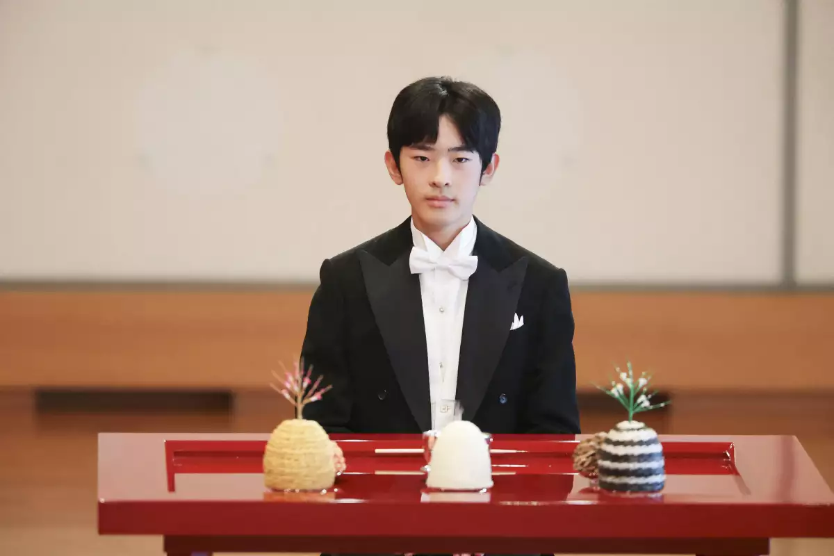 El príncipe Hisahito de Japón celebró su mayoría de edad con una ceremonia imperial