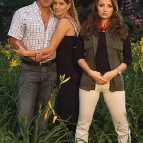 En esta historia la hizo de villana con el papel de Marcia, quien le hacía la vida imposible a Mariana, interpretada por Alejandra Barros y a Jorge Salinas como Ignacio.