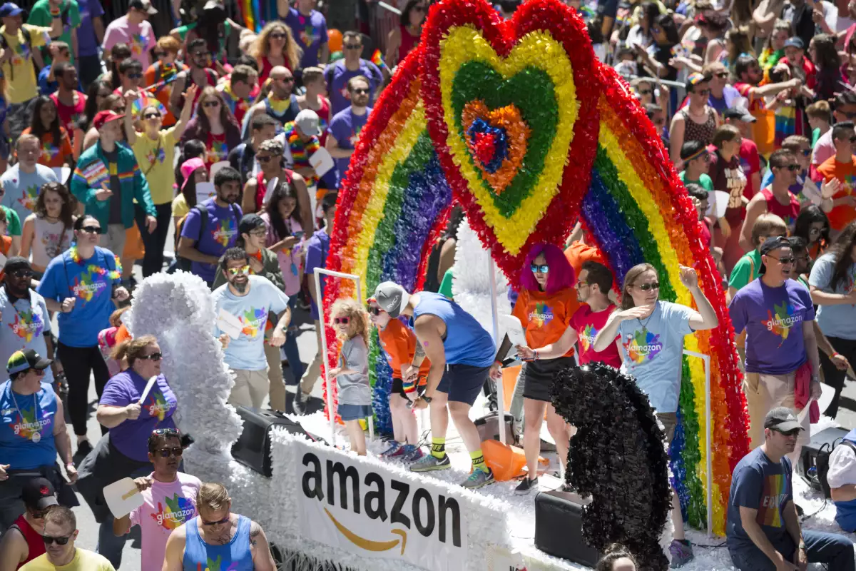 Amazon restringe LGBTQ