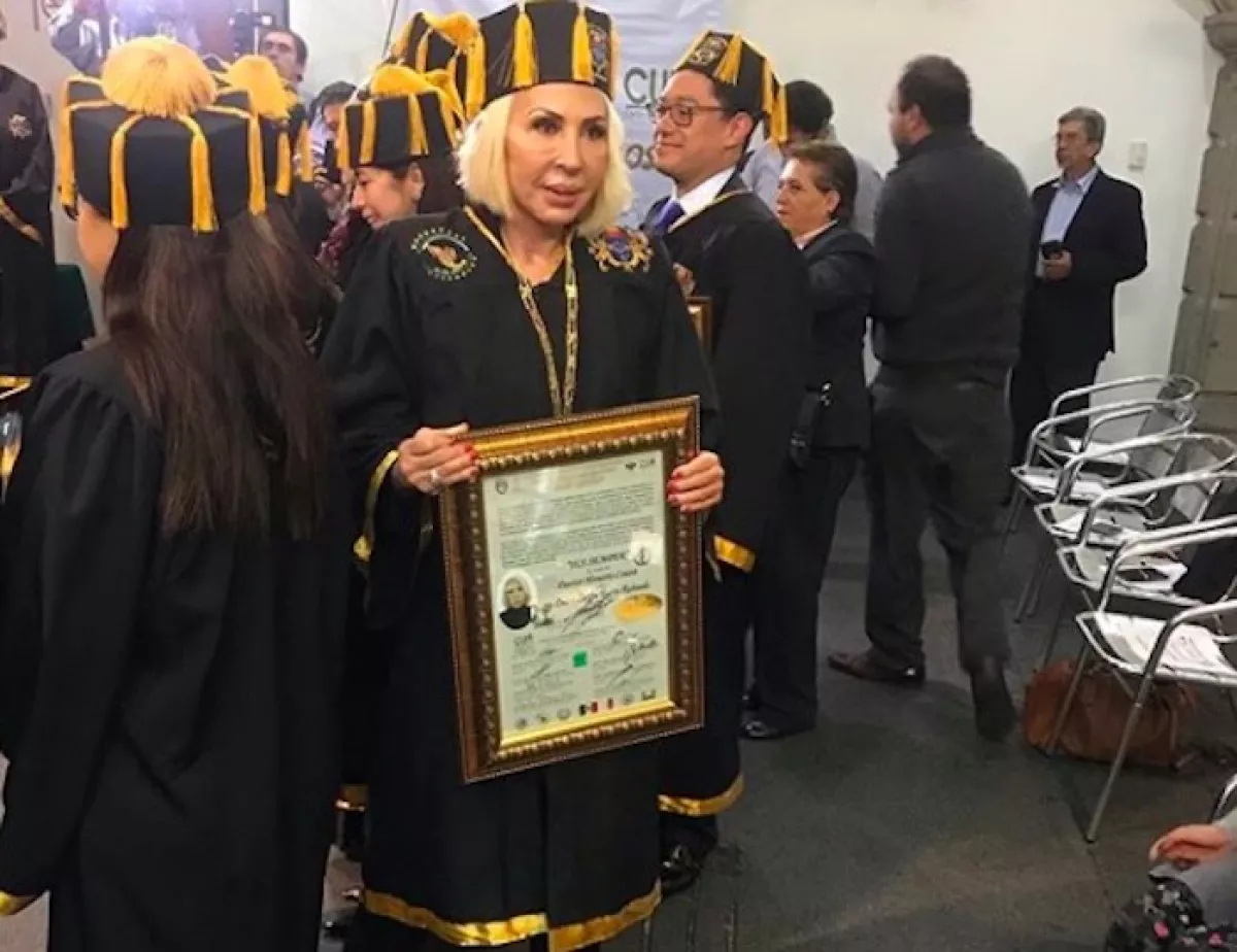 Laura-Bozzo-honoris-causa.jpg