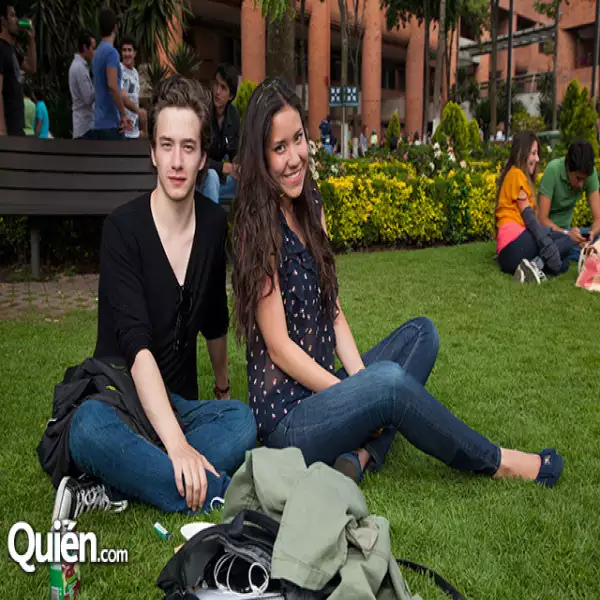 Fernando Sotres,Valeria Carranza