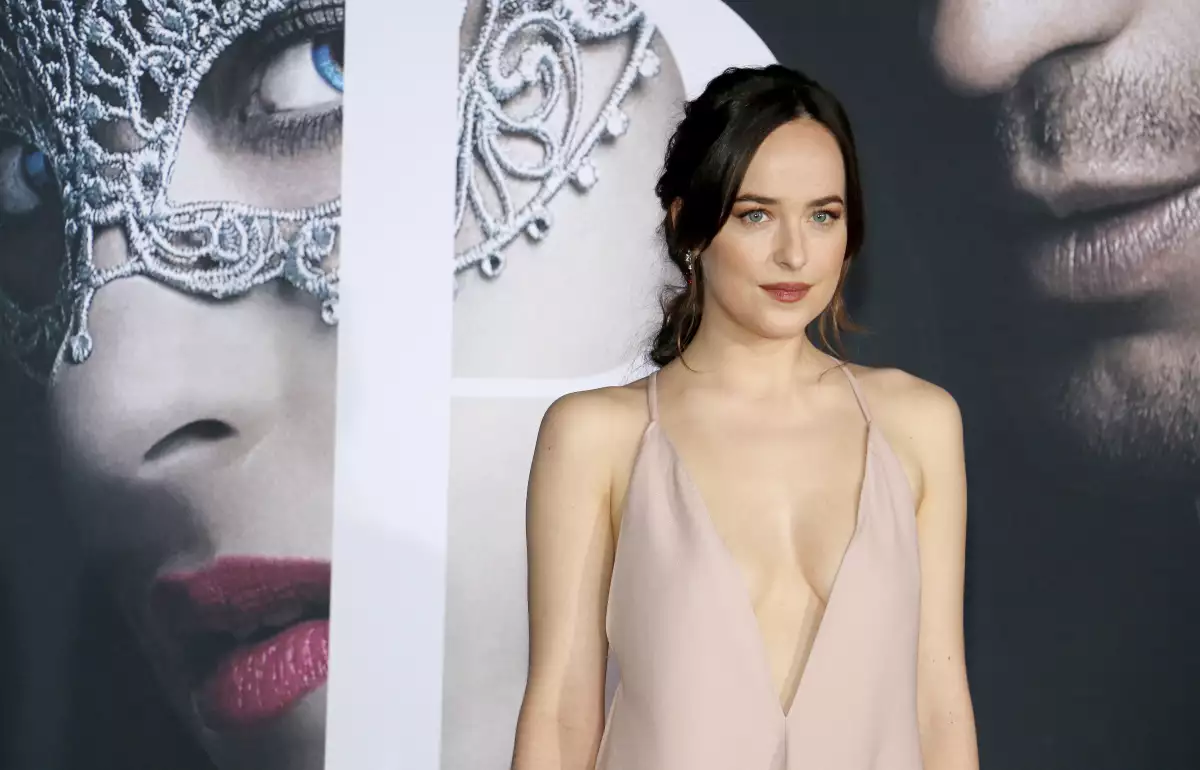 Dakota Johnson.