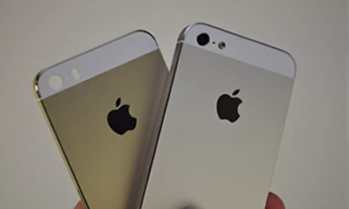 Apple presentó el iPhone 5C, un dispositivo más económico, y el iPhone 5S, su modelo más caro hasta la fecha. (Foto: Tomada de sonnydickson.com)