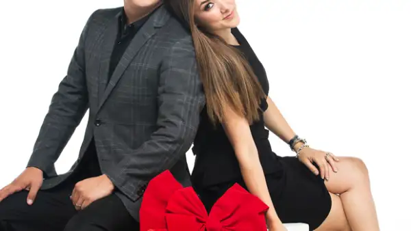 Paty Cantú, Alex Speitzer, Minnie West, Sherlyn, Gerardo Islas, Natasha Dupeyrón y Arap Bethke pasaron una increíble Navidad con Quién recreando posters de película.