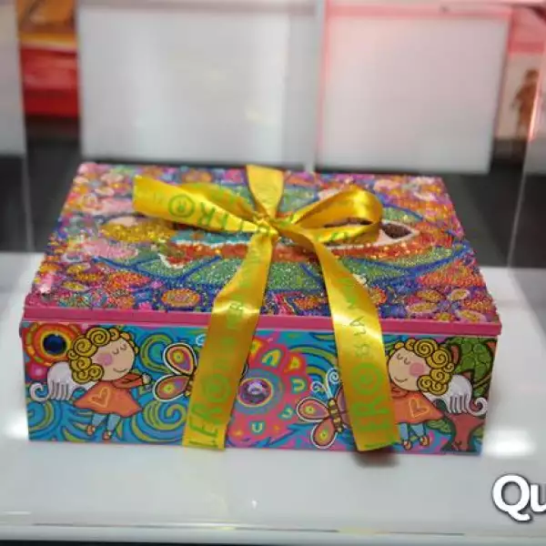 Cajas en subasta revive el arte
