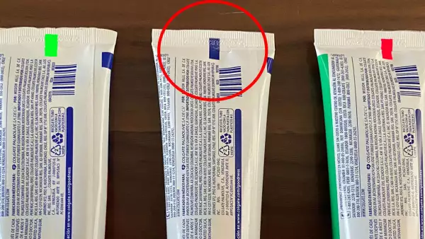 ¿Qué significa el código de colores en las pastas de dientes?