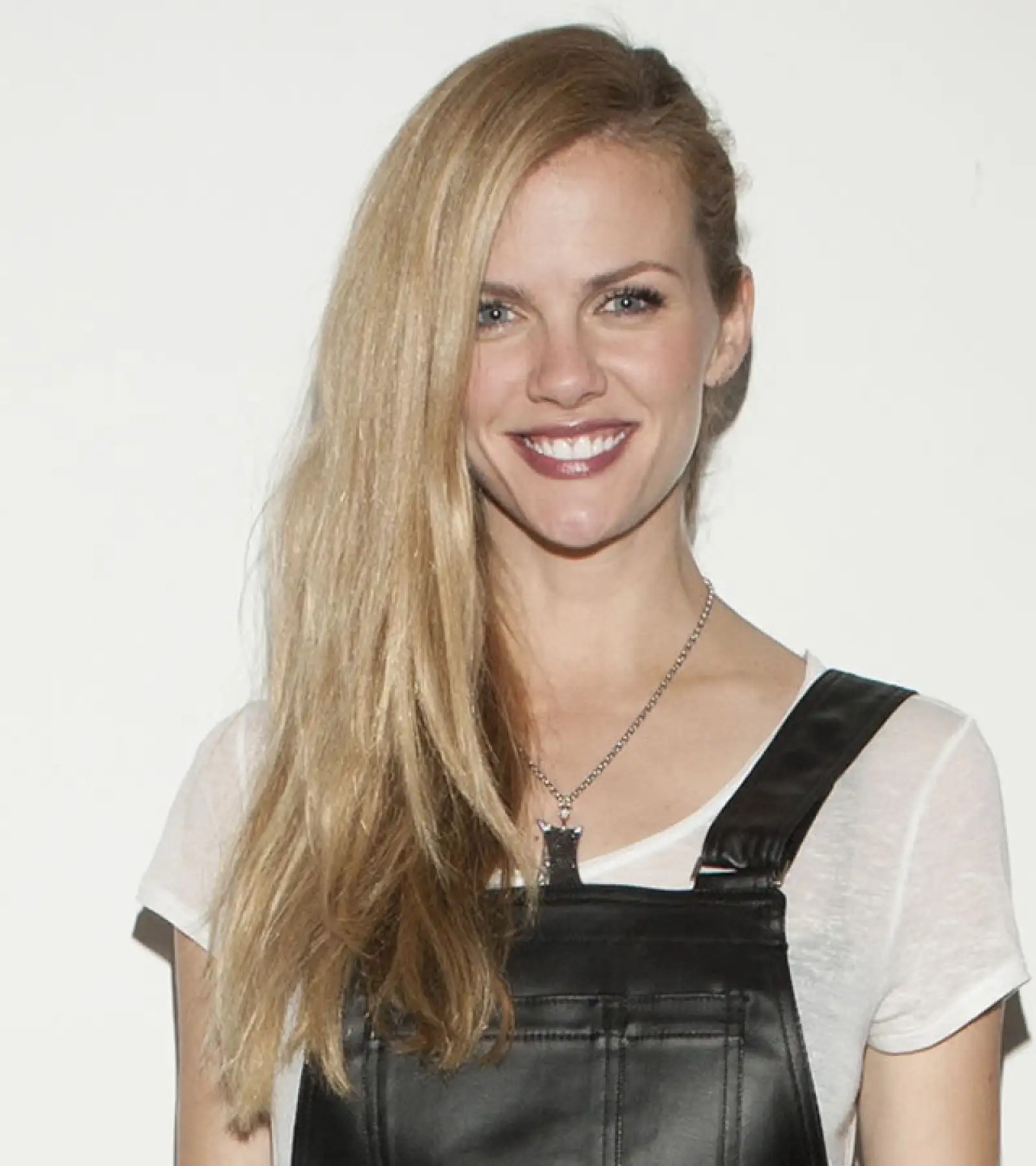 Brooklyn Decker dejó atrás su divina melena por un súper short bob.