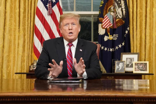 Donald Trump y foto de sus padres