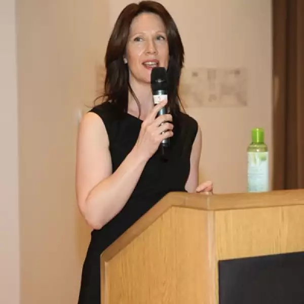 Shelley Simmons, directora de comunicación de la marca.