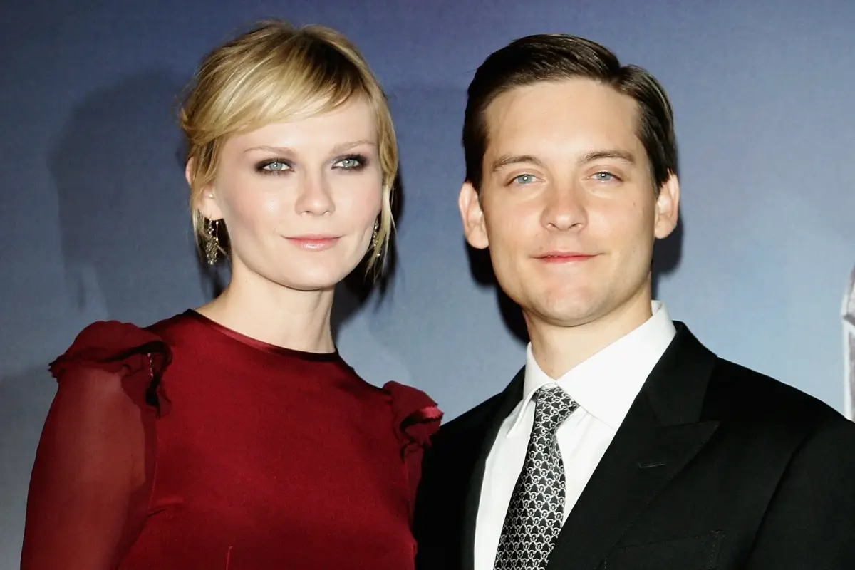 kisten-dust-tobey.jpg