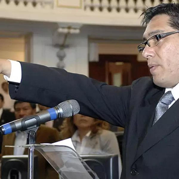 Luis González Plascencia rindió protesta ante la Asamblea Legislativa como presidente de la Comisión de Derechos Humanos del DF, en sustitución de Emilio Álvarez Icaza.