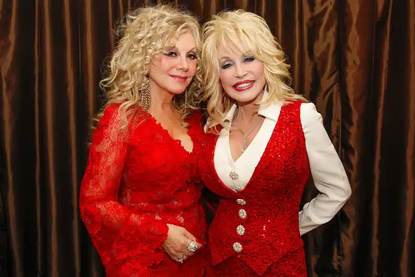 Stella Parton y Dolly Parton