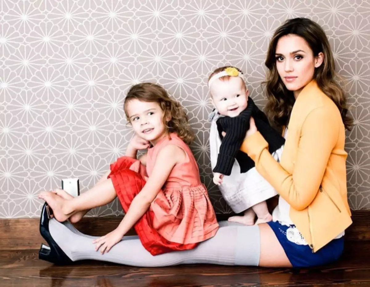 La actriz posó con sus hijas Honor y Haven para la empresa Fast Company, la cual nombró a la estadounidense una de las cien personas más creativas de la industria.